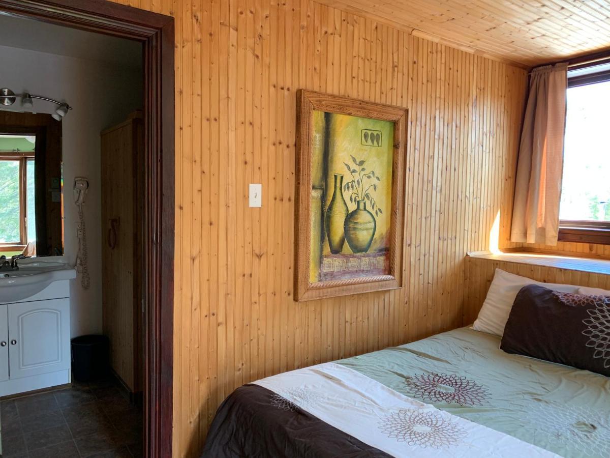 Inn L'auberge Refuge Du Trappeur Saint Mathieu Du Parc