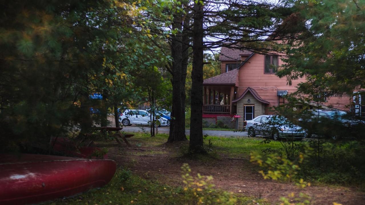 Inn L'auberge Refuge Du Trappeur Saint Mathieu Du Parc