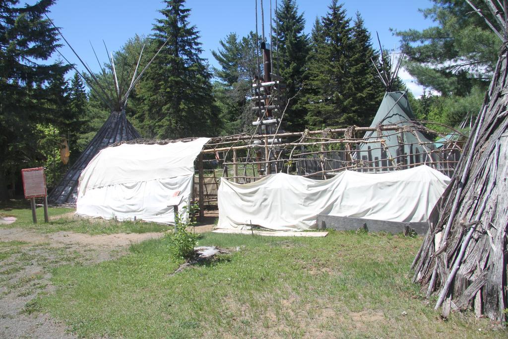 L'auberge Refuge Du Trappeur Saint Mathieu Du Parc