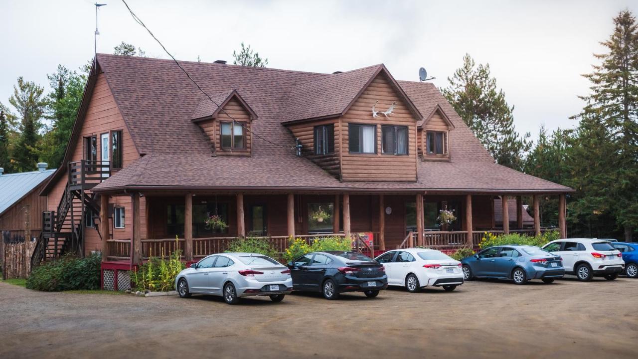 L'auberge Refuge Du Trappeur Inn Saint Mathieu Du Parc